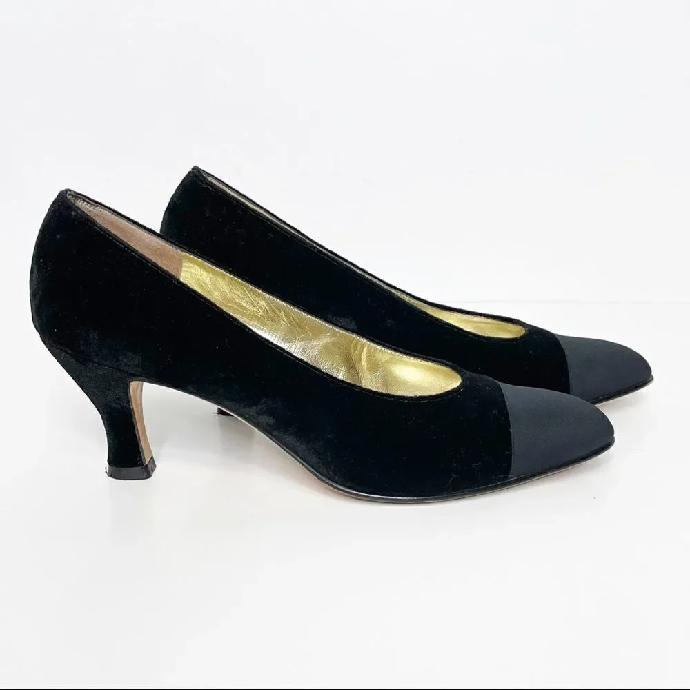 Salvatore Ferragamo Kitten Heel Cap Toe Black Pumps Size 7AA